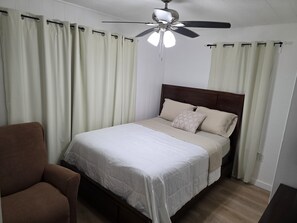 3 bedrooms, iron/ironing board, WiFi - 3-bedroom house in charming Tampa with AC (Tampa)