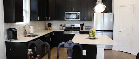 Micro-ondas, fogão, cooktop, lava-louças