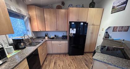 Relaxing 3BR Creekside Escape in Eagle River w/ Hot Tub & Mountain Views