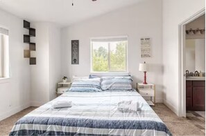 5 室のベッドルーム、デスク、アイロン / アイロン台、WiFi (無料)