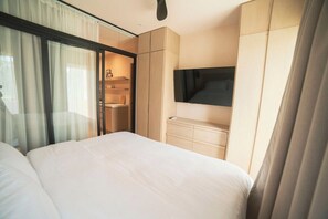 1 bedroom, iron/ironing board, free WiFi, bed sheets