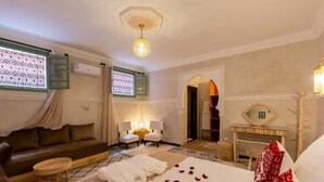 3 slaapkamers, een strijkplank/strijkijzer, reisbedje, gratis wifi