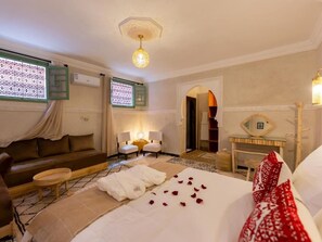 3 bedrooms, iron/ironing board, travel cot, free WiFi