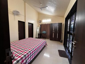 3 bedrooms, iron/ironing board, WiFi, bed sheets