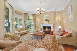 Téléviseur connecté, foyer, écran d’ordinateur