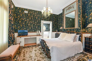 6 soveværelser, skrivebord, strygejern/strygebræt, weekendseng