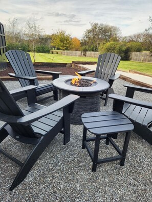 Terrace/patio - NEW Charming Villa mins to Leipers Fork, Historic Franklin, Southall Farm Inn. (Franklin)