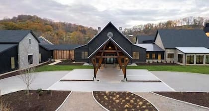 NEW Charming Villa mins to Leipers Fork, Historic Franklin, Southall Farm Inn.