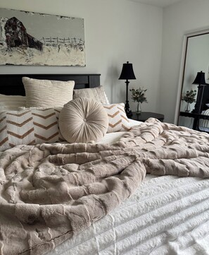 3 bedrooms, iron/ironing board, travel cot, free WiFi