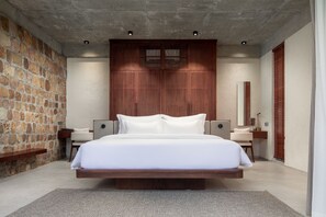 Suite Exécutive, vue piscine | Bureau, espace de travail pour ordinateur portable