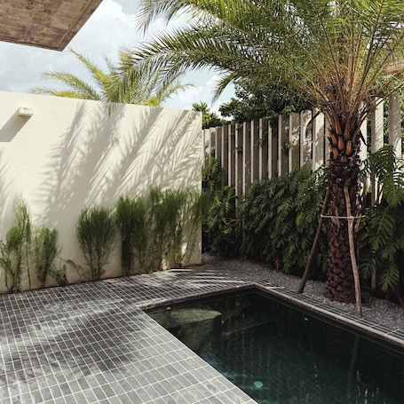 Private pool
