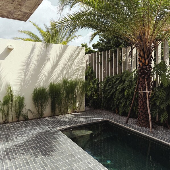 Private pool