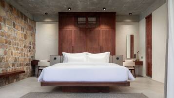 Suite Exécutive, vue piscine | Bureau, espace de travail pour ordinateur portable