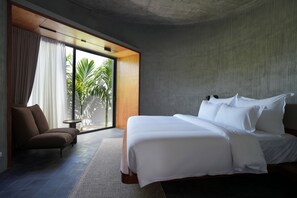 Deluxe Room, 1 Queen Bed | Egyptian cotton sheets, premium bedding, minibar, in-room safe - Serene Vita Retreat (Kep)
