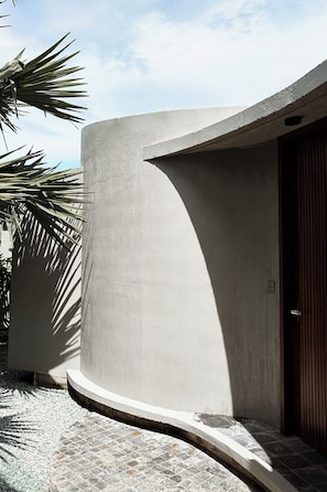 Kamar Deluks, pemandangan gunung | Meja kerja, ruang kerja ramah laptop, dan setrika/meja setrika