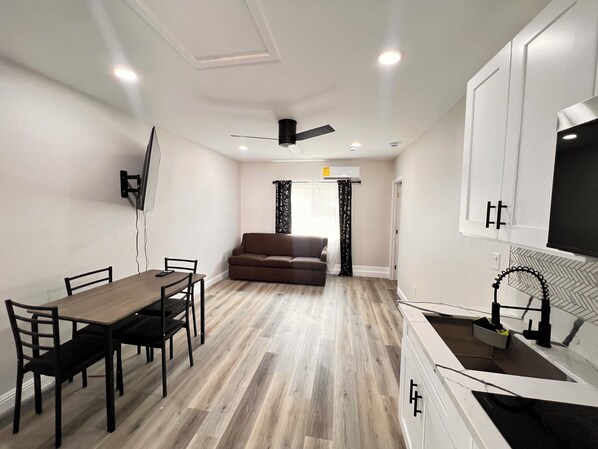 Interior - Tranquil Beautiful Studio (Las Vegas)