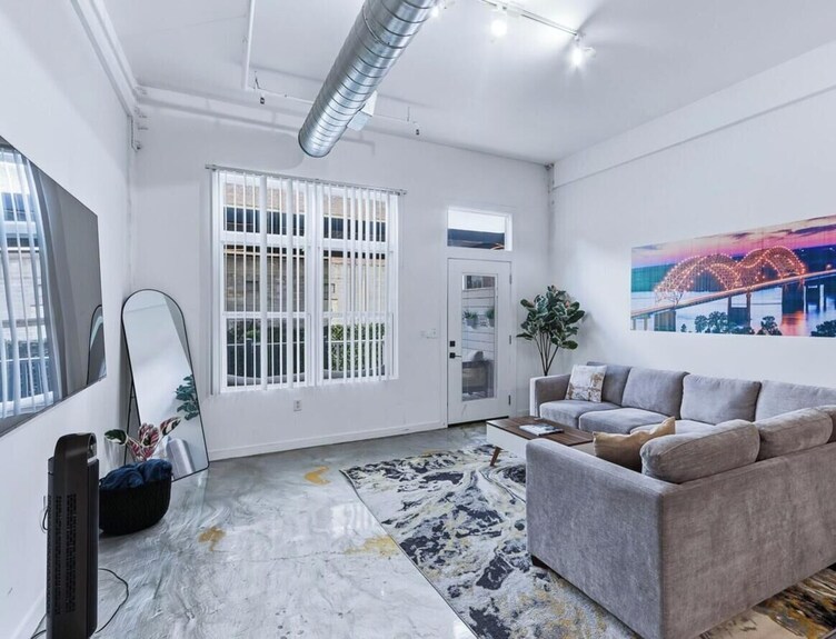 Modern Spacious Loft In Downtown W/ Free Parking - Memphis, TN