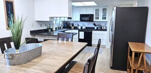 Fridge, microwave, oven, stovetop - Paddleboards, Air Hockey, Grill, Fire Pit, W/D, Brkfst, Sleeps 14 (Page)