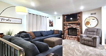 Paddleboards, Air Hockey, Grill, Fire Pit, W/D, Brkfst, Sleeps 14