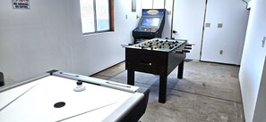 Games room - Paddleboards, Air Hockey, Grill, Fire Pit, W/D, Brkfst, Sleeps 14 (Page)