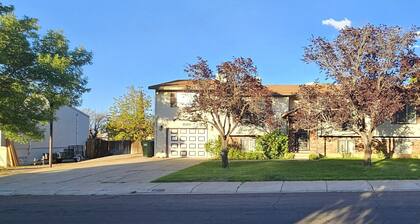 Paddleboards, Air Hockey, Grill, Fire Pit, W/D, Brkfst, Sleeps 10, up