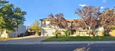 Paddleboards, Air Hockey, Grill, Fire Pit, W/D, Brkfst, Sleeps 10, up