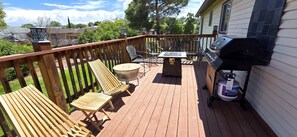 Unclassified image, 4 of 24, button - Paddleboards, Air Hockey, Grill, Fire Pit, W/D, Brkfst, Sleeps 10, up (Page)