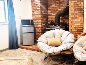 Interior - 2 Bedroom, Washer/Dryer, Sleeps 6, lower (Page)