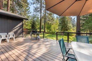 Outdoor dining - Golf Course View in Tahoe Vista (Tahoe Vista)