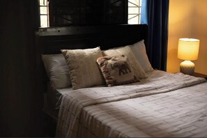 4 bedrooms, iron/ironing board, internet, bed sheets
