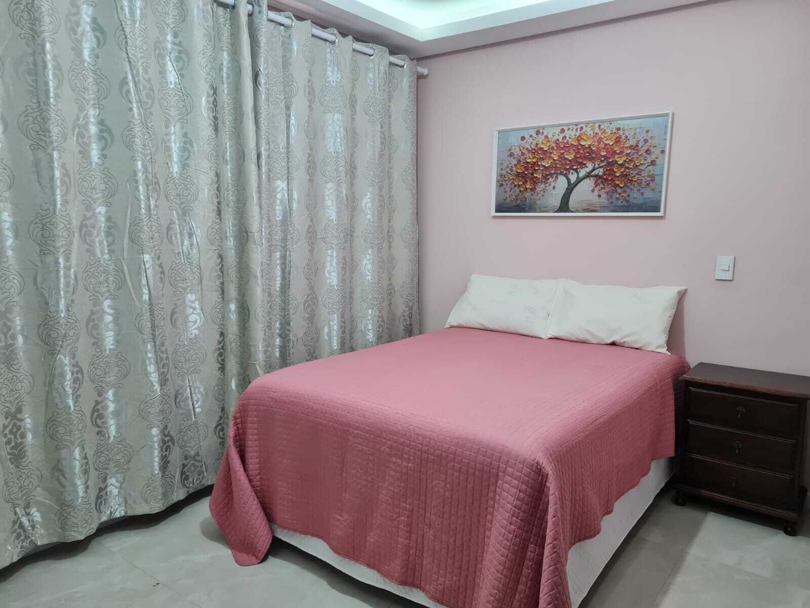 3 soverom, strykejern/-brett, wi-fi og sengetøy