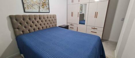 3 室のベッドルーム、アイロン / アイロン台、WiFi、ベッドシーツ