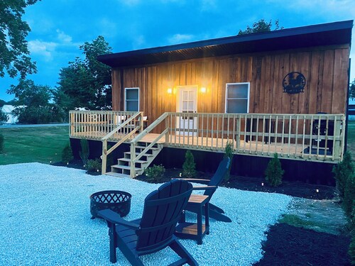 Hocking Hills Tiny Home - Pet Friendly Cabin!