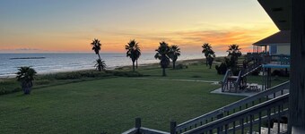 Waterfront Family Beach House Escape