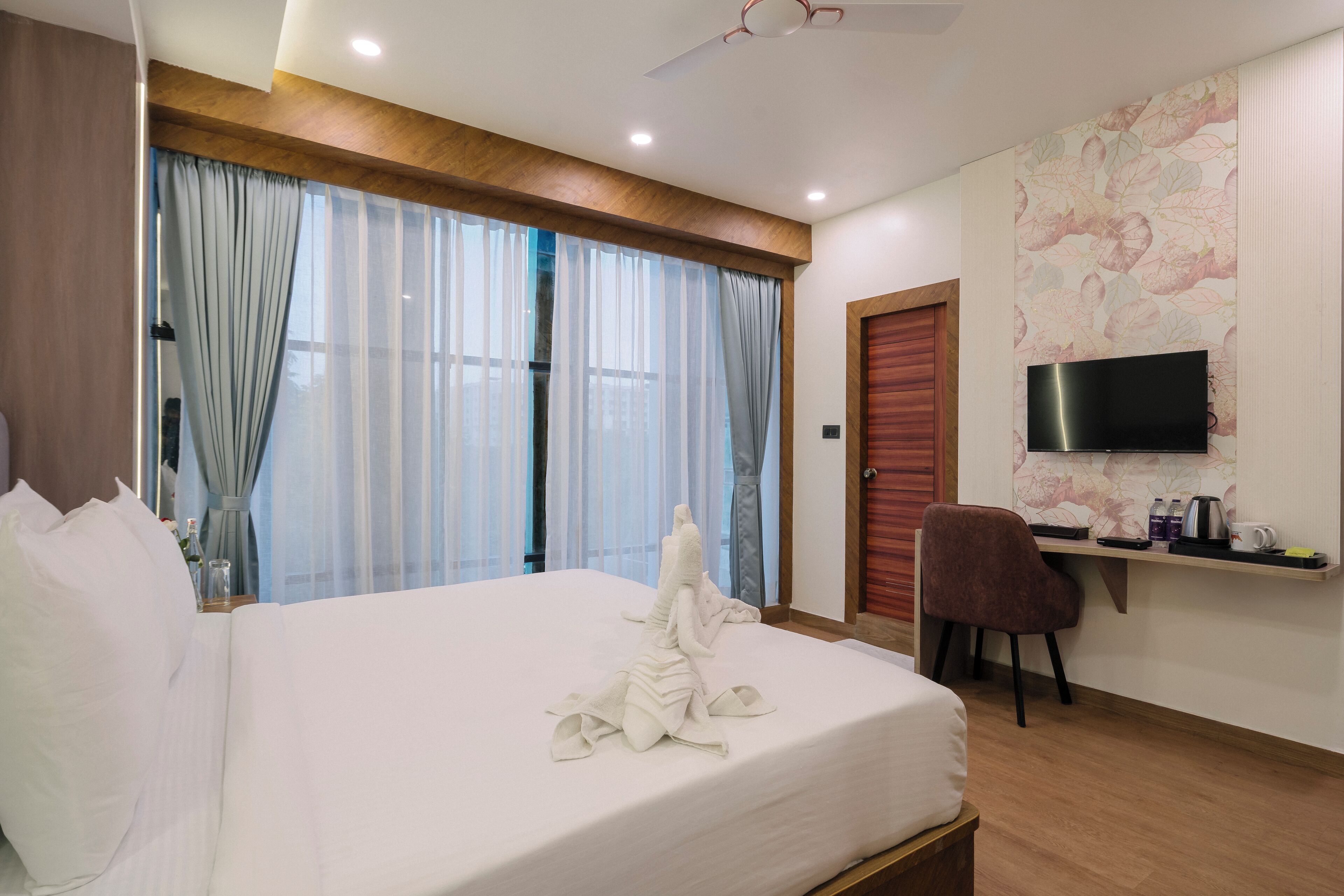 Deluxe Double Room | In-room safe, desk, laptop workspace, blackout curtains