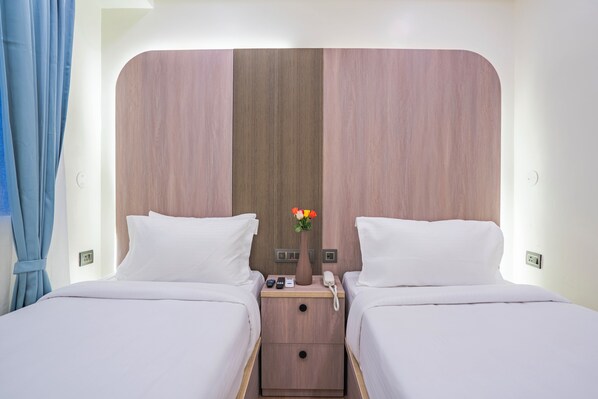 Chambre avec lits jumeaux | Coffres-forts dans les chambres, bureau