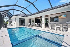 A heated pool - Bluewater- 4 bedroom, 4 bath luxury Villa - Vesteva (Cape Coral)