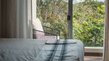 Caja fuerte, tabla de planchar con plancha, wifi gratis