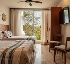 ตู้นิรภัยในห้องพัก, เตารีด/โต๊ะรีดผ้า, Wi-Fi ฟรี