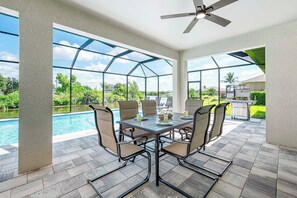 Outdoor dining - Dream View - Freshwater Canal Home with Outdoor Bar (Cape Coral)