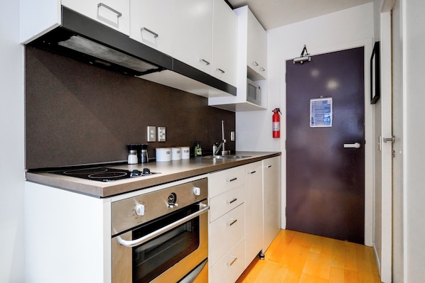 Fridge, microwave, oven, stovetop