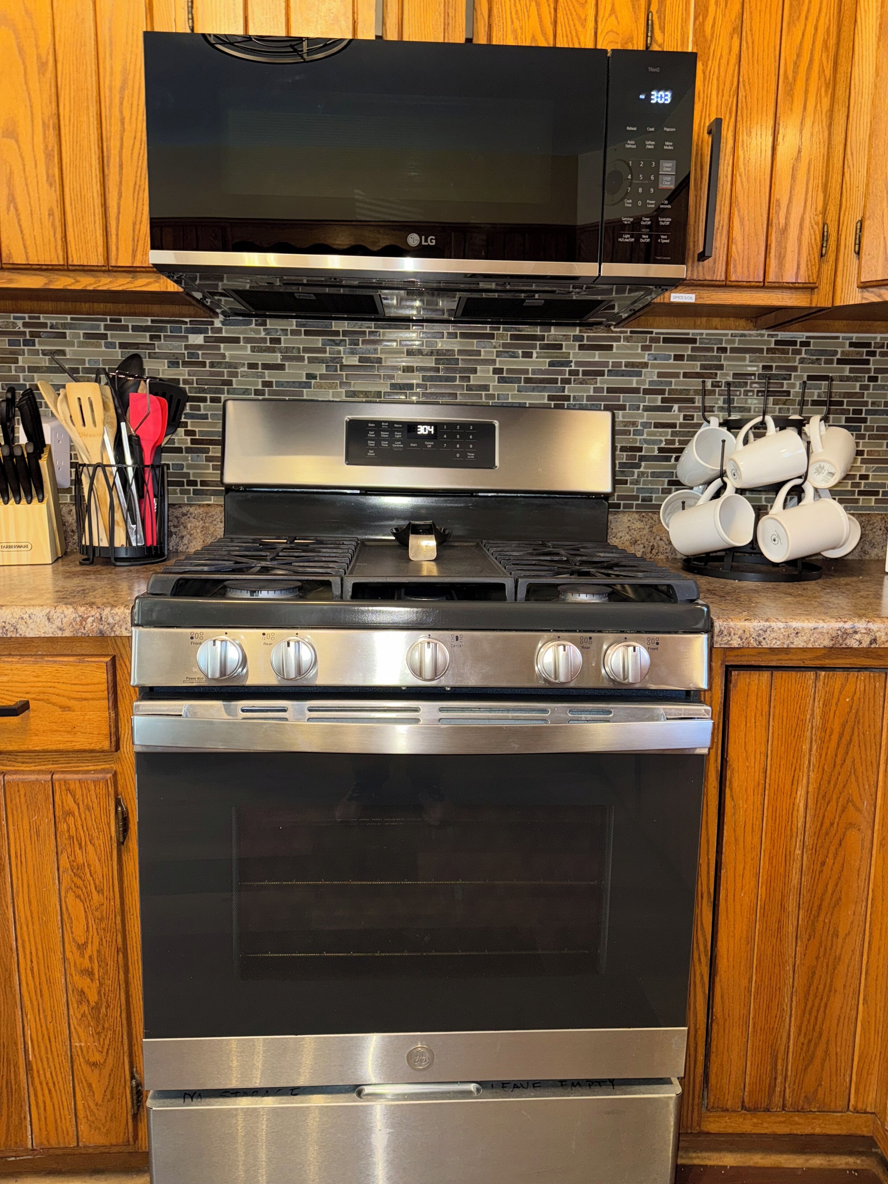 ثلاجة، ميكروويف، فرن، موقد طهي مسطح