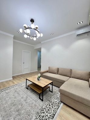 Comfort Apartment, City View | Living area