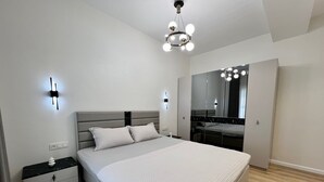Leilighet – comfort, byutsikt | Strykejern/-brett og wi-fi (inkludert)
