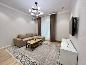 Comfort Apartment, City View | Living area