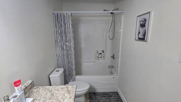 Handtücher, Seife, Toilettenpapier