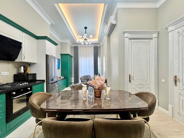 Comfort Apartment, City View | Living area