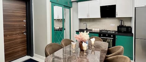 Comfort Apartment, City View | Living area