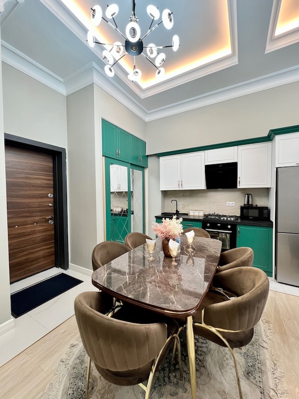 Apartamento conforto, vista para a cidade | Área de estar