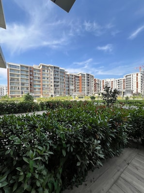 Apartamento conforto, vista para a cidade | Terraço/pátio